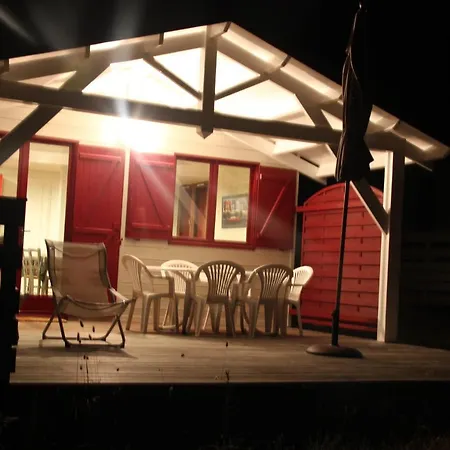 Et Pourquoi Pas Des Naturistes A La Jenny ? Шале *