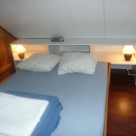 Et Pourquoi Pas Des Naturistes A La Jenny ? Chalet